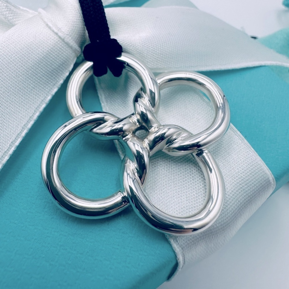RETIRED Tiffany & Co. LARGE Quadrifoglio Four Leaf Clover Pendant Silk Cord